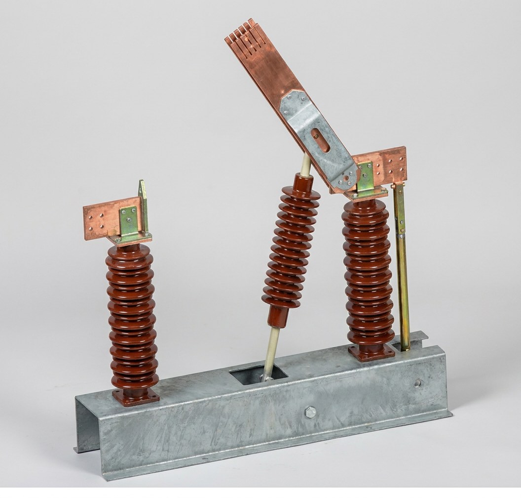 Вертикальный разъединитель GW1-27.5D (27.5kV, с заземлением)